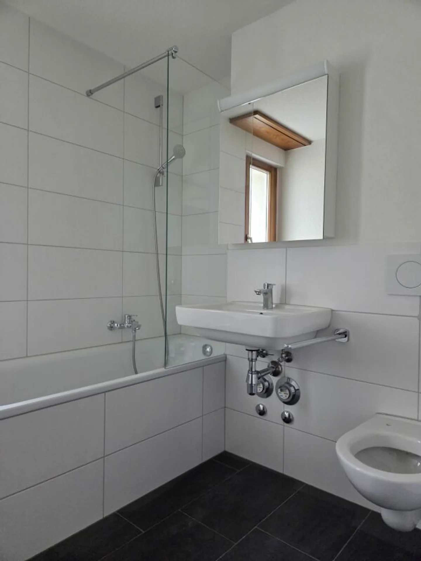 schöne 3.5 Zimmer-Wohnung an ruhiger Lage - Foto 8 von 10