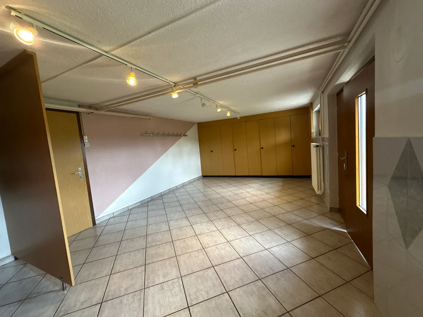 Welcoming house with peaceful outdoor space - Photo 13 of 17