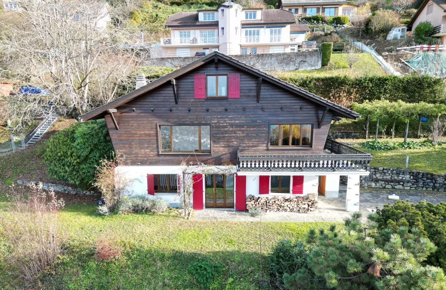 Superbe chalet avec vue panoramique sur le lac et les montagnes ! - Photo 1 sur 12