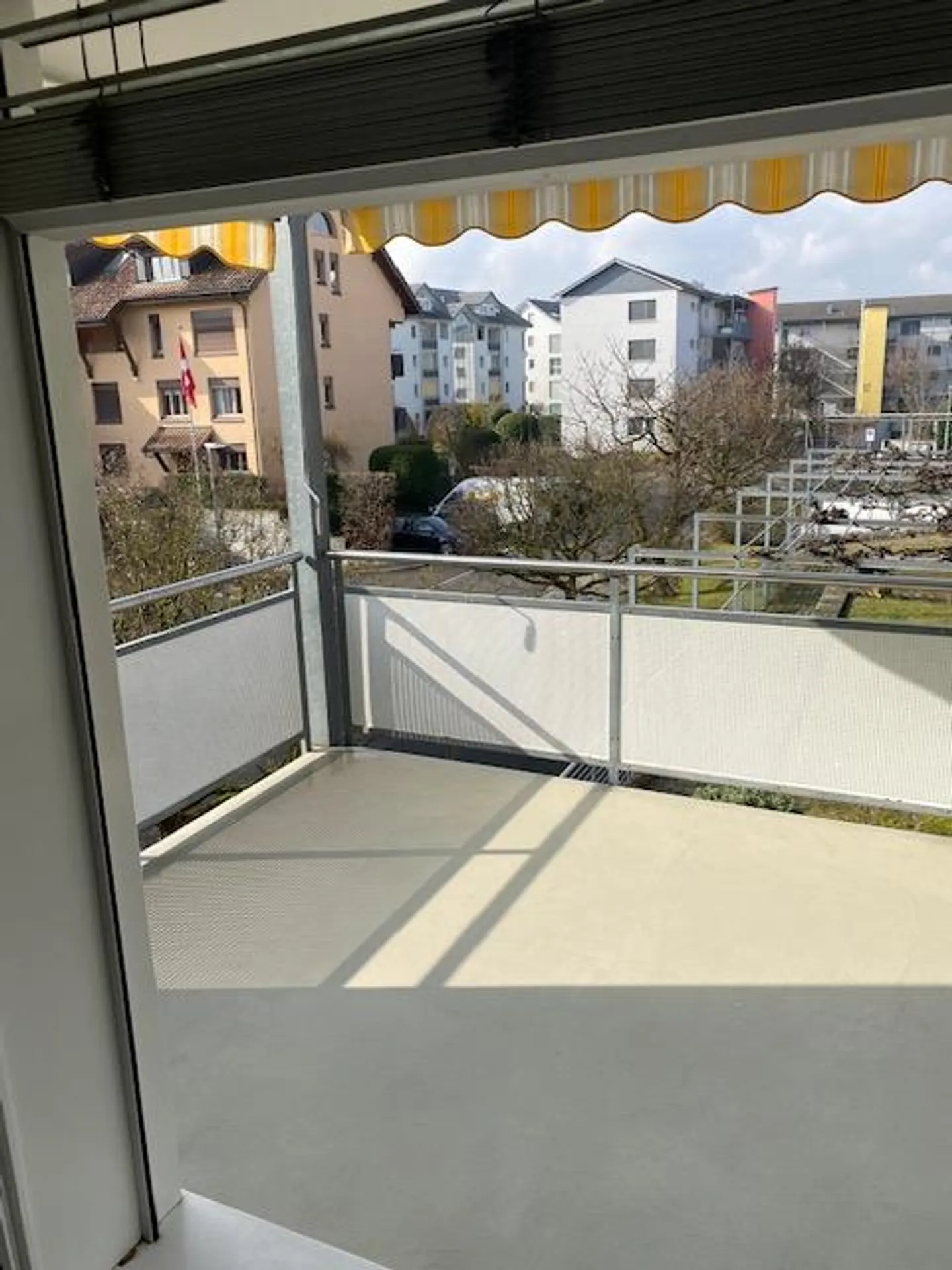 Bella appartamento di 3 stanze nel centro di Bottighofen - Foto 3 di 14