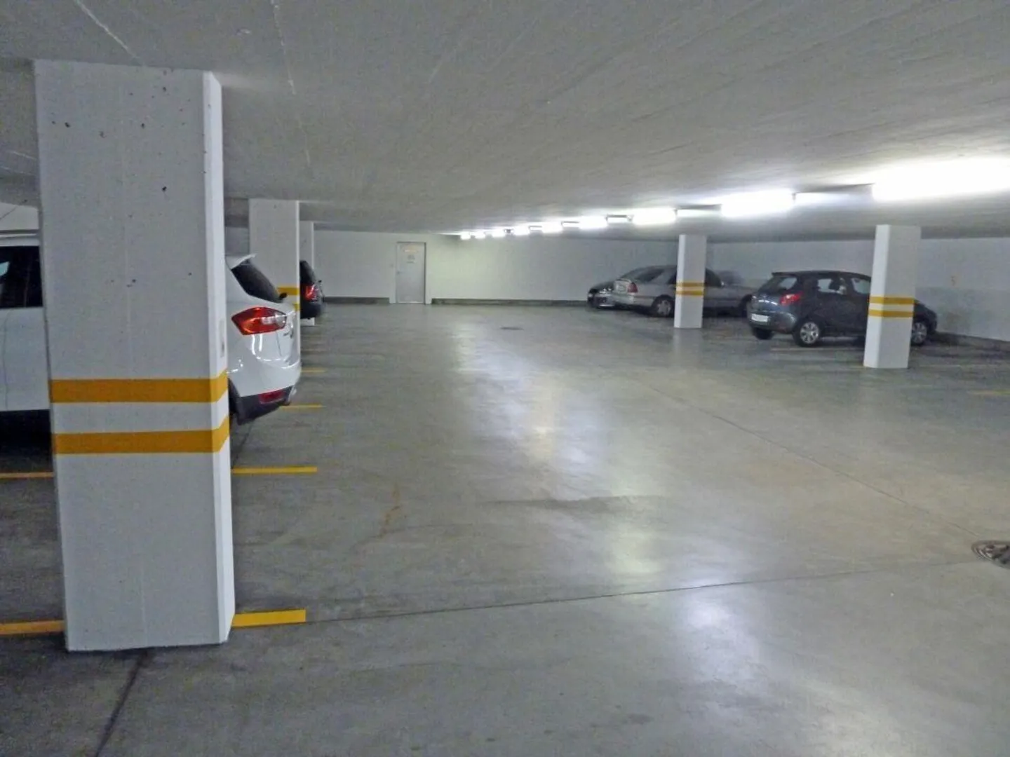 Tiefgaragenplatz Nähe Kantonsspital - Foto 1 von 3