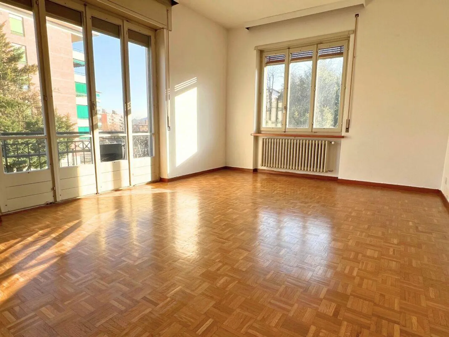 Geräumige Wohn- und Gewerbeimmobilie mit Garten - Foto 5 von 13