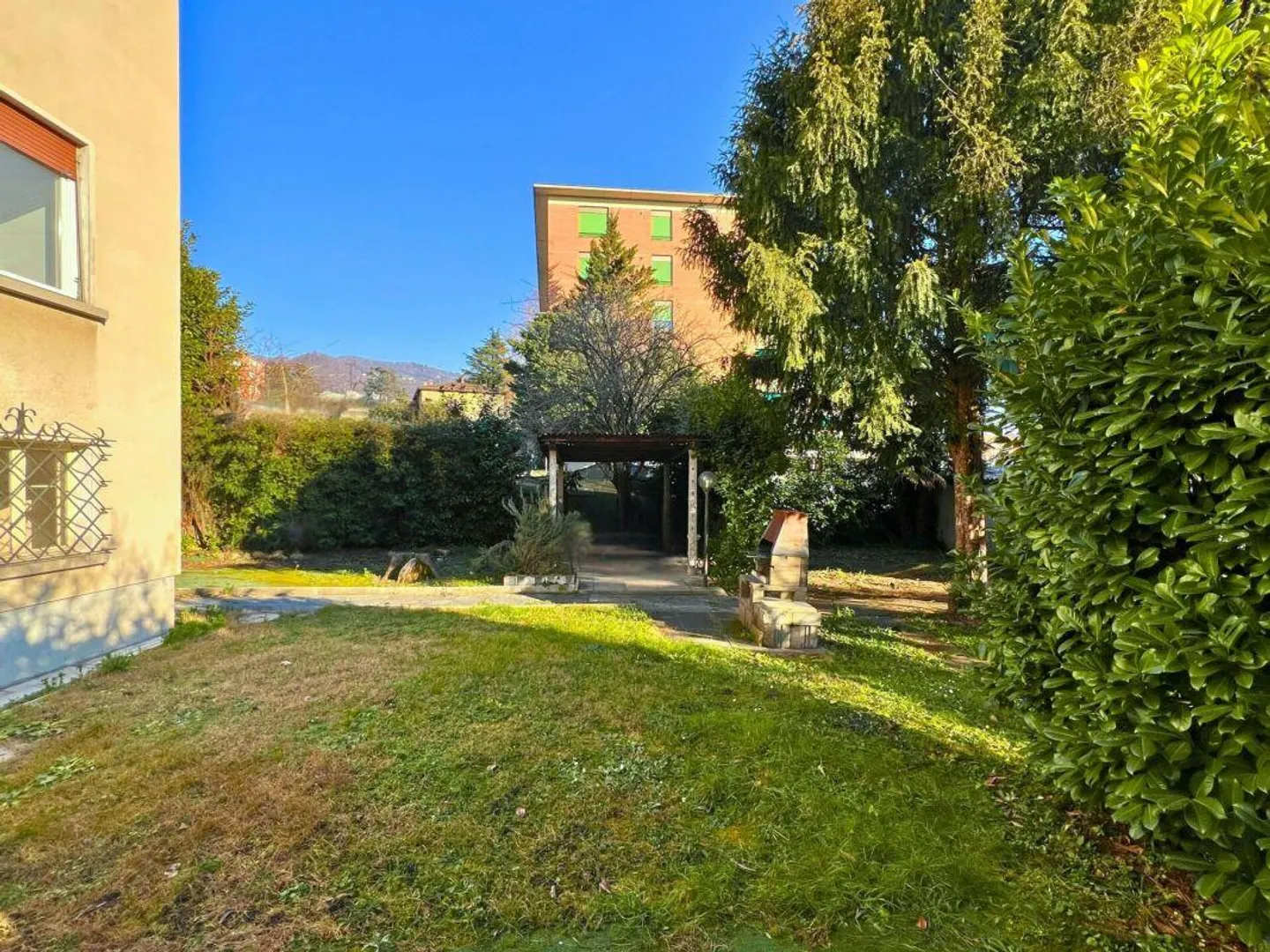 Geräumige Wohn- und Gewerbeimmobilie mit Garten - Foto 12 von 13