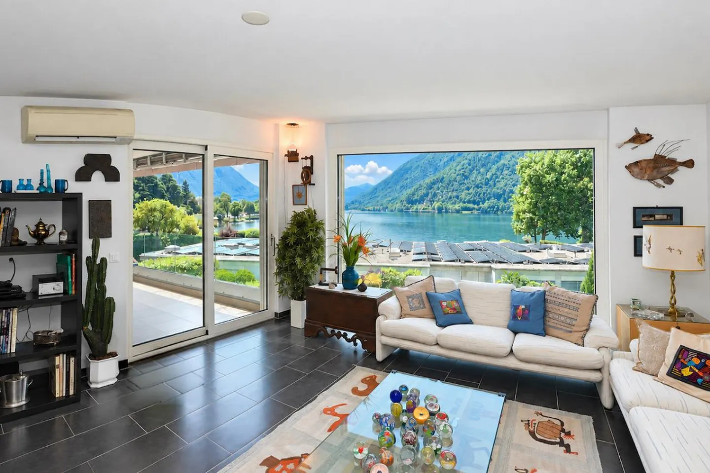 Raffiniertes Apartment mit Magnifichem Blick auf den Luganersee - Foto 1 von 18