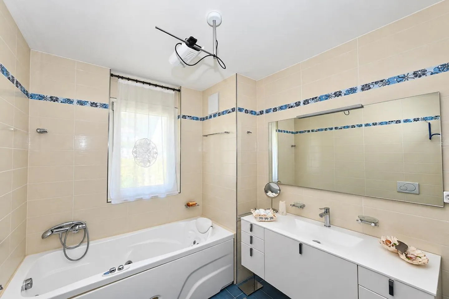 Raffiniertes Apartment mit Magnifichem Blick auf den Luganersee - Foto 14 von 18