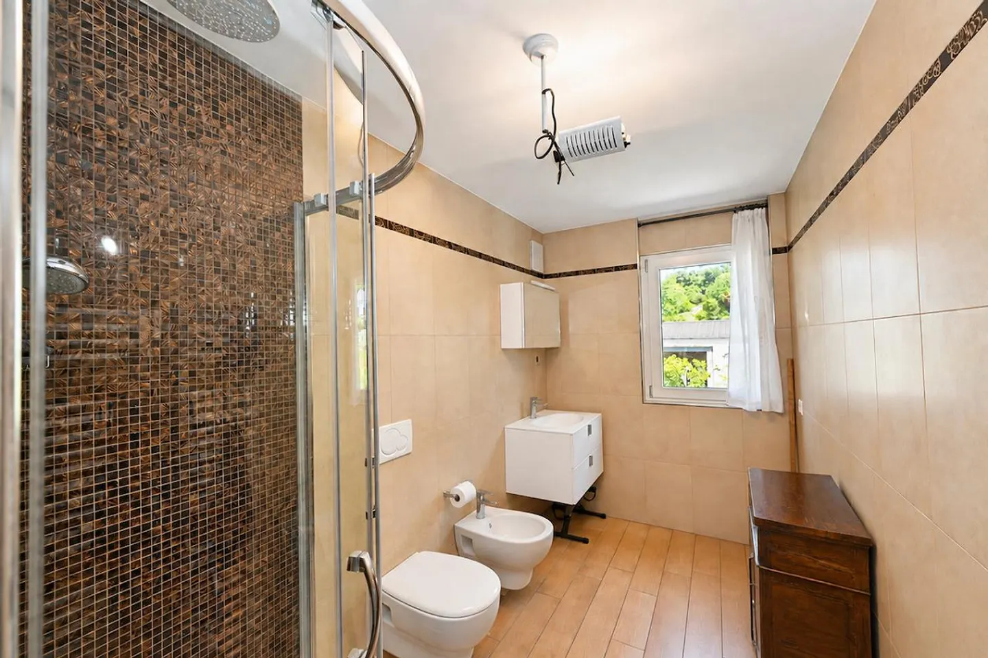 Raffiniertes Apartment mit Magnifichem Blick auf den Luganersee - Foto 15 von 18
