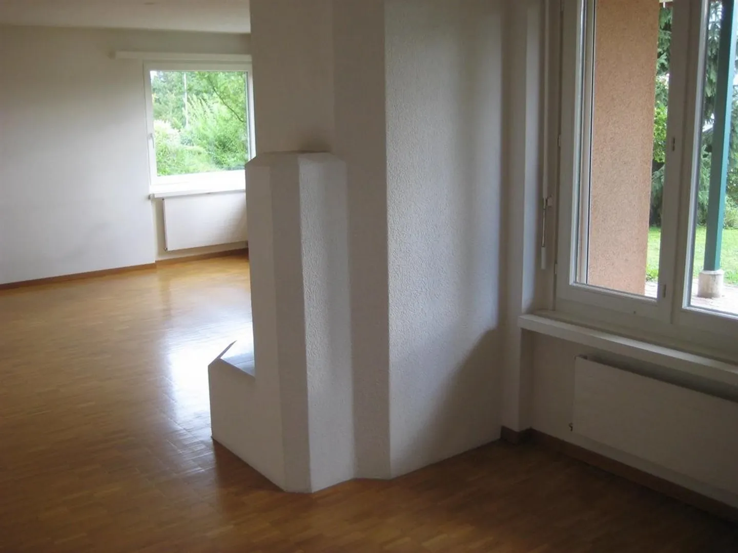 Spacious 4.5-Room Apartment - Photo 2 of 8