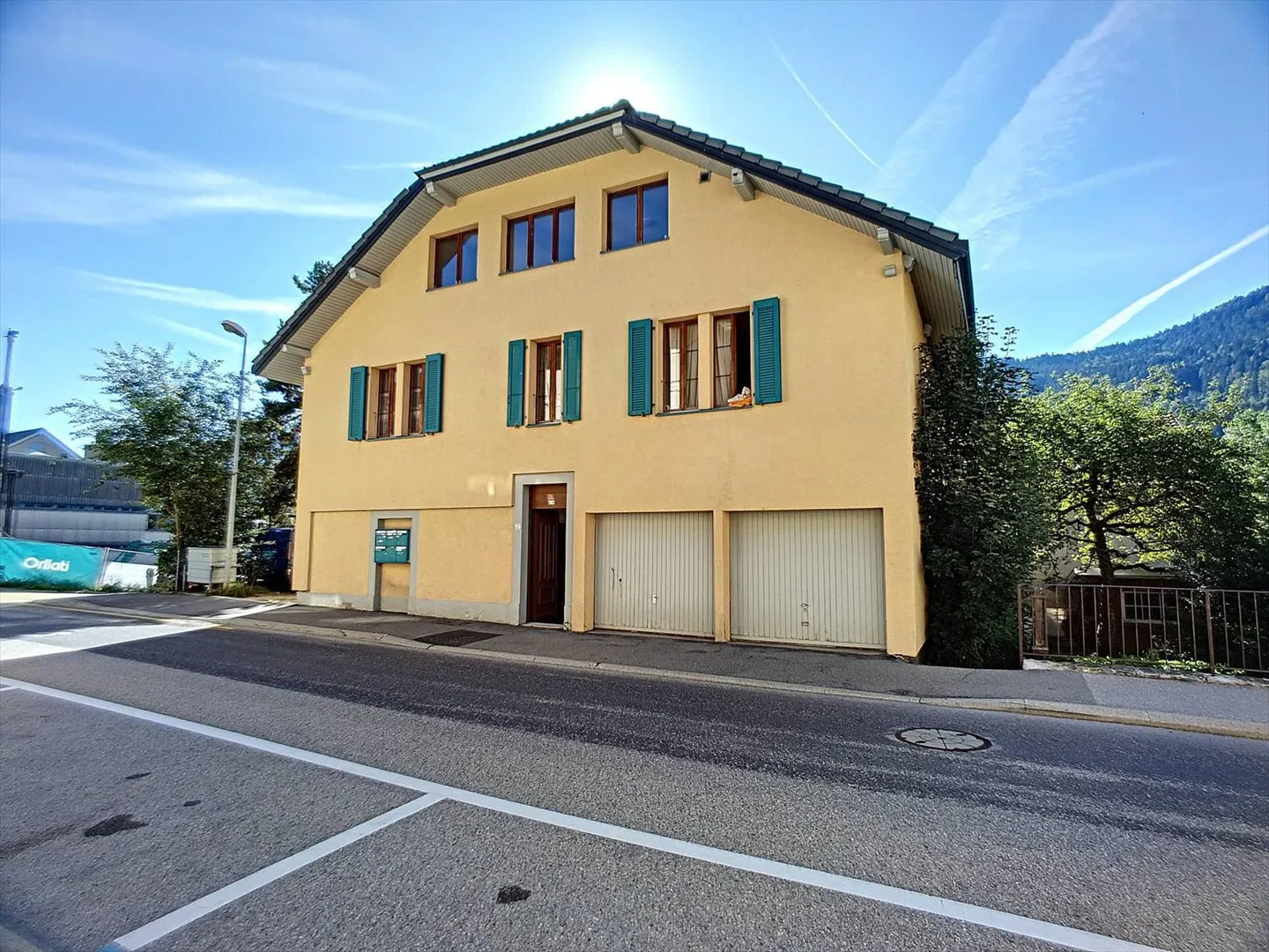 Residential building - Photo 2 of 13