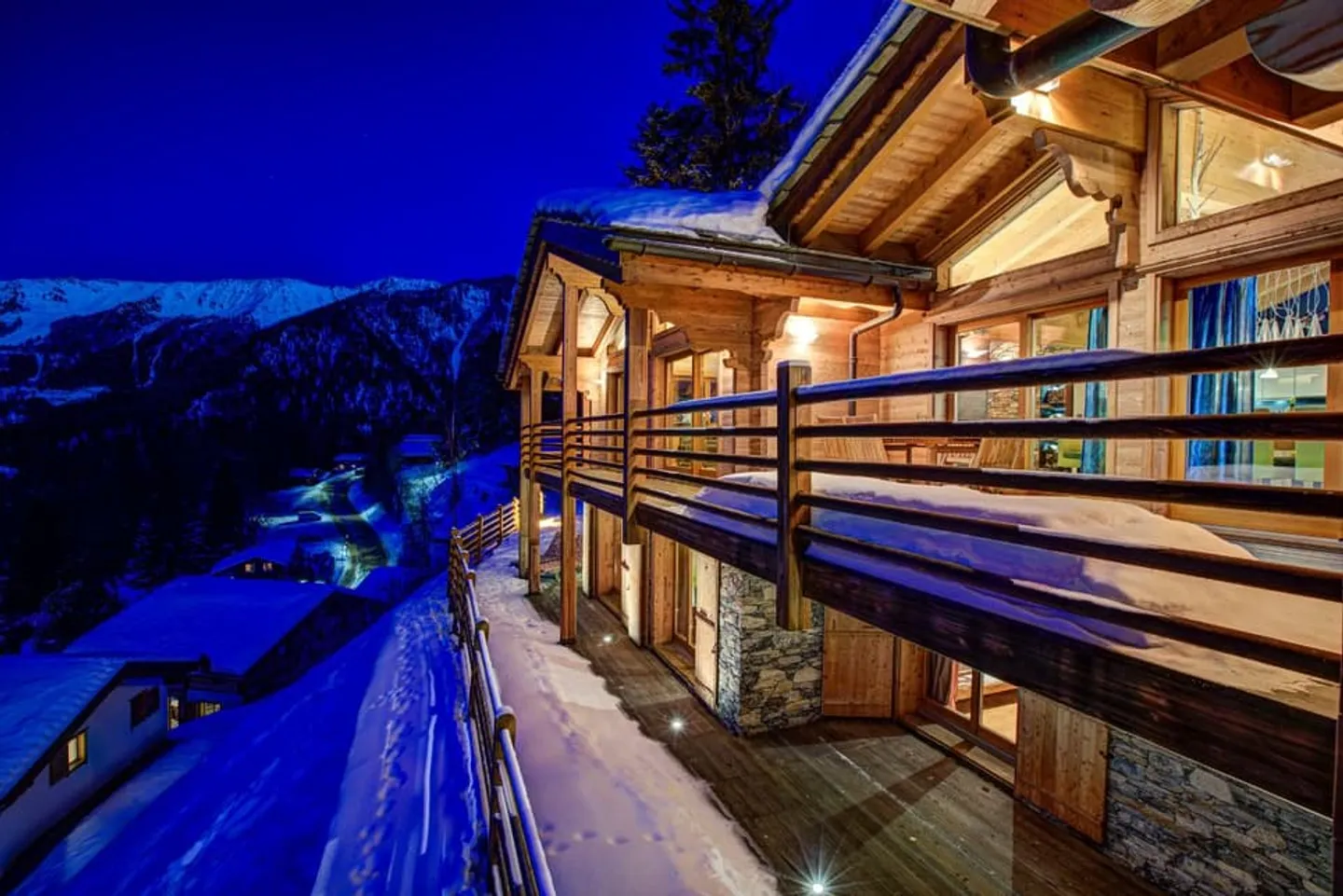 Luxuriöses Ski-in/Ski-out-Chalet mit Panoramablick - Foto 1 von 13