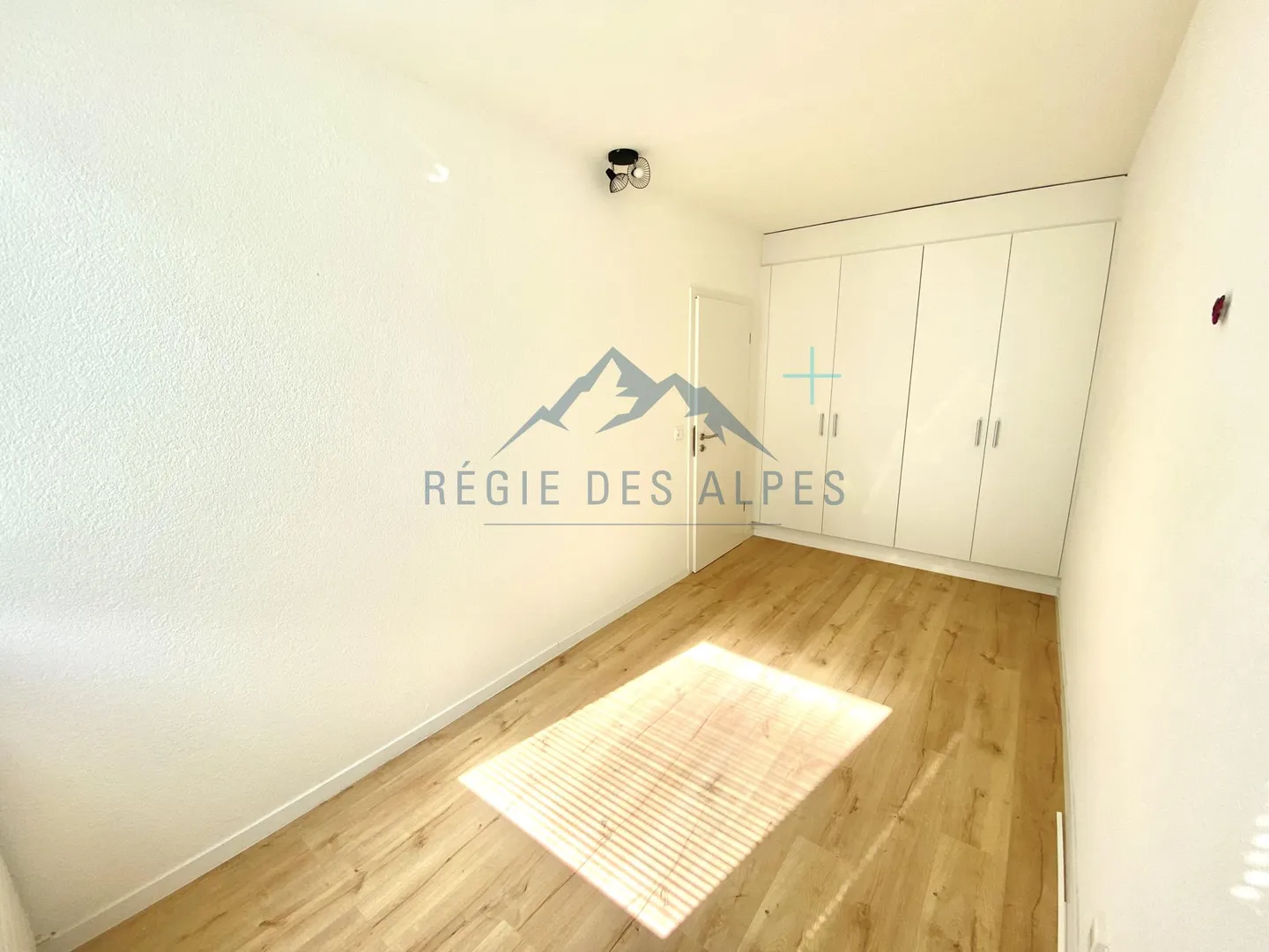 6 apartments for sale in a block | gross yield = 5.15% - Photo 11 of 12
