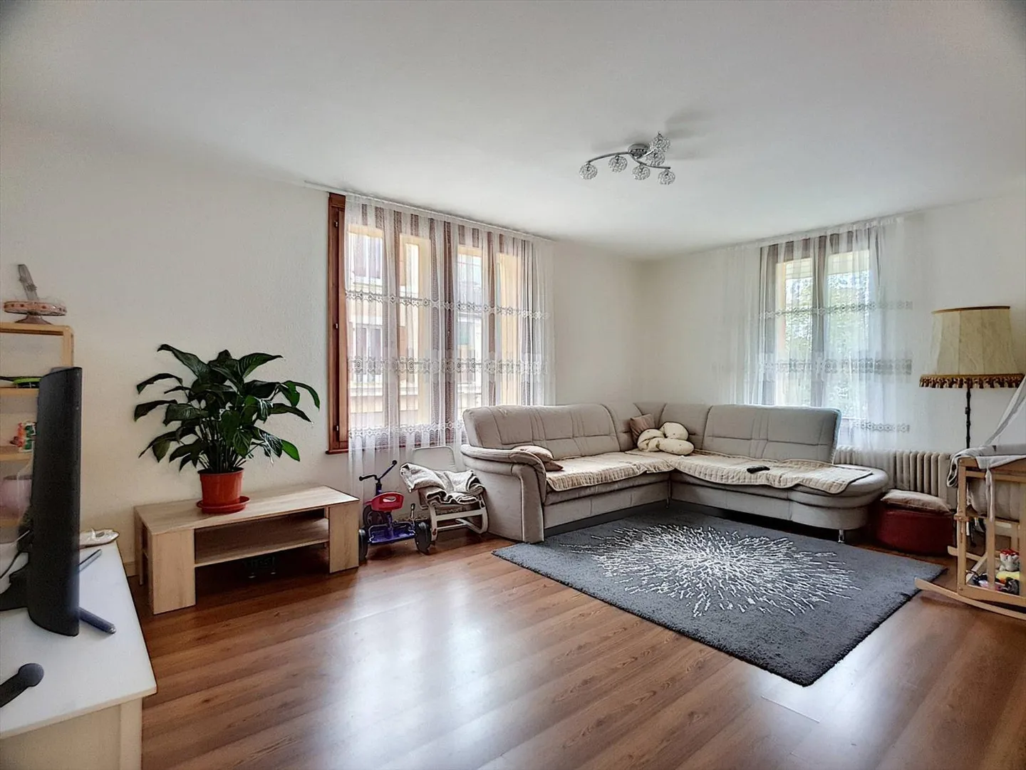 Residential building - Photo 4 of 13