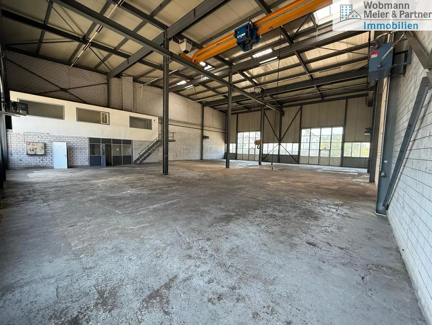 Propriété commerciale polyvalente dans un emplacement pratique à Volketswil - Photo 1 sur 4