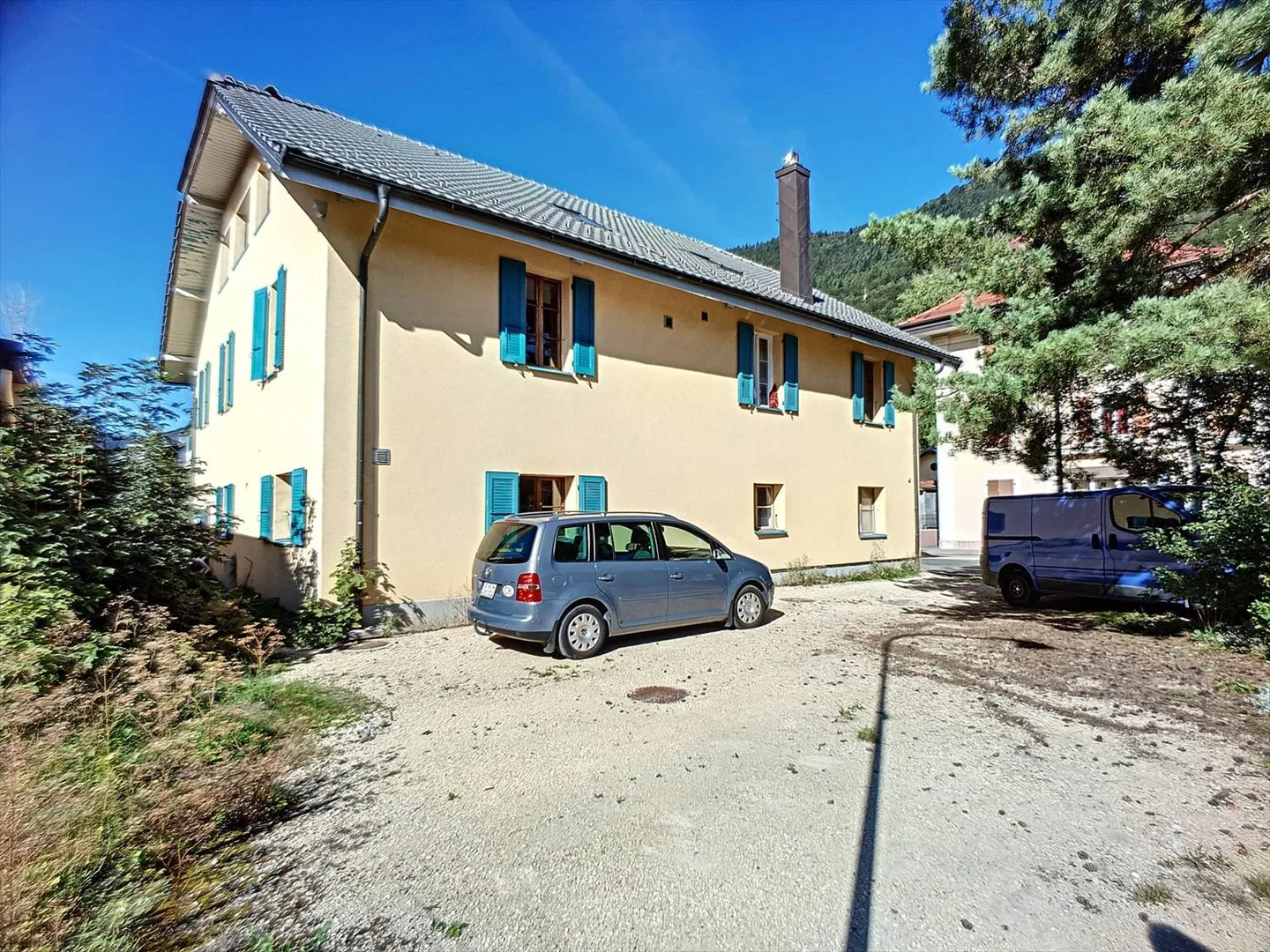 Residential building - Photo 3 of 13