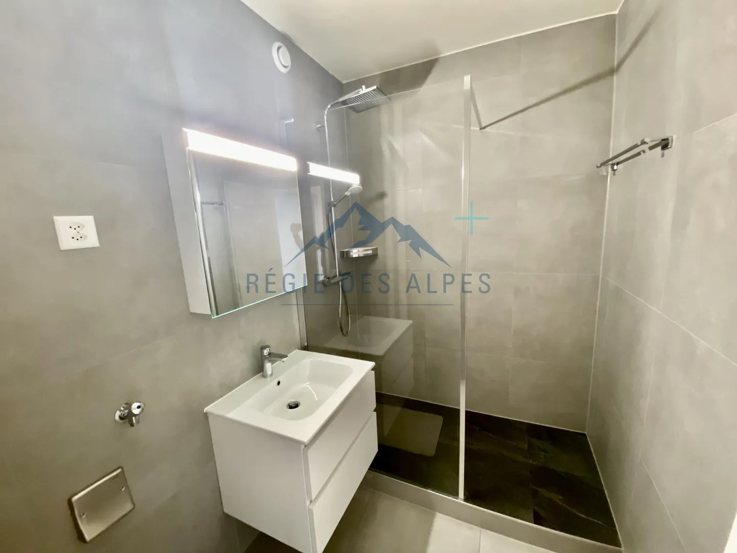 6 apartments for sale in a block | gross yield = 5.15% - Photo 9 of 12