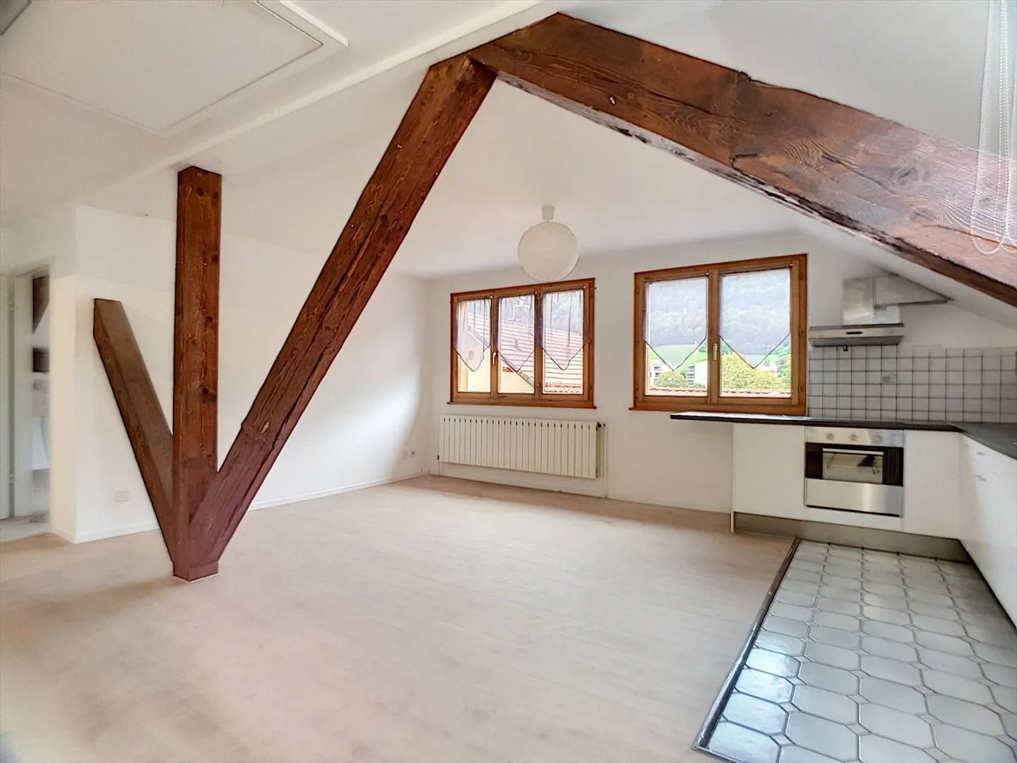 Residential building - Photo 7 of 13