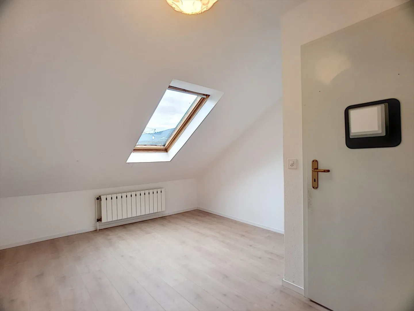 Residential building - Photo 9 of 13