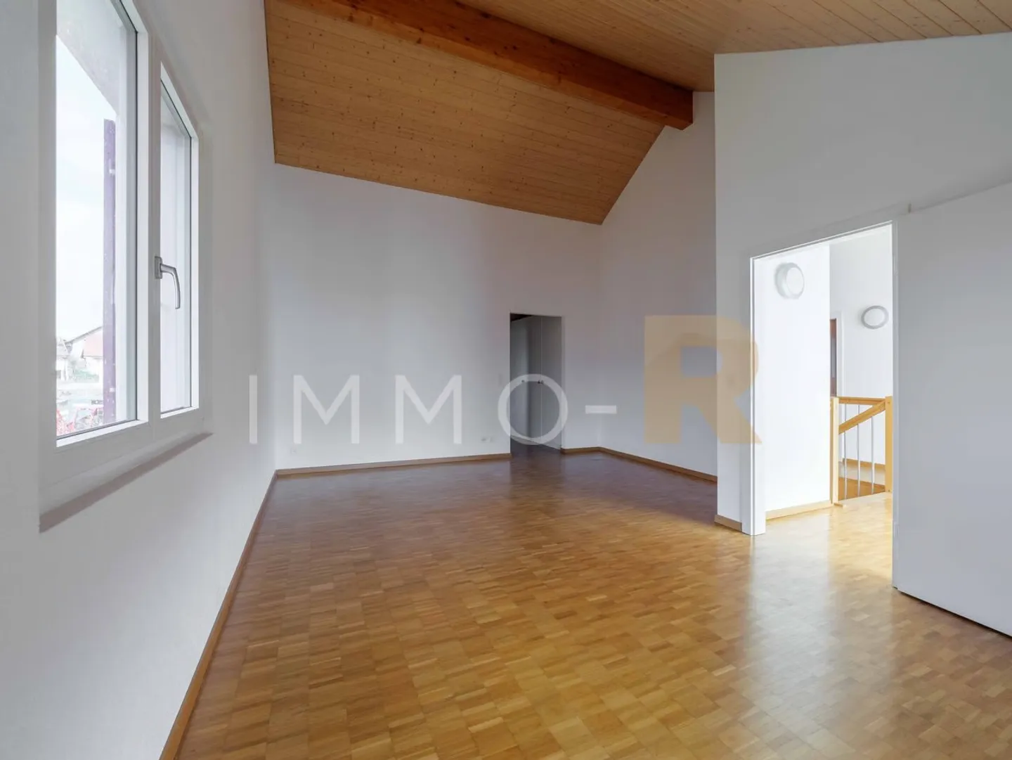 Bright Villa with Development Potential - Photo 5 of 11