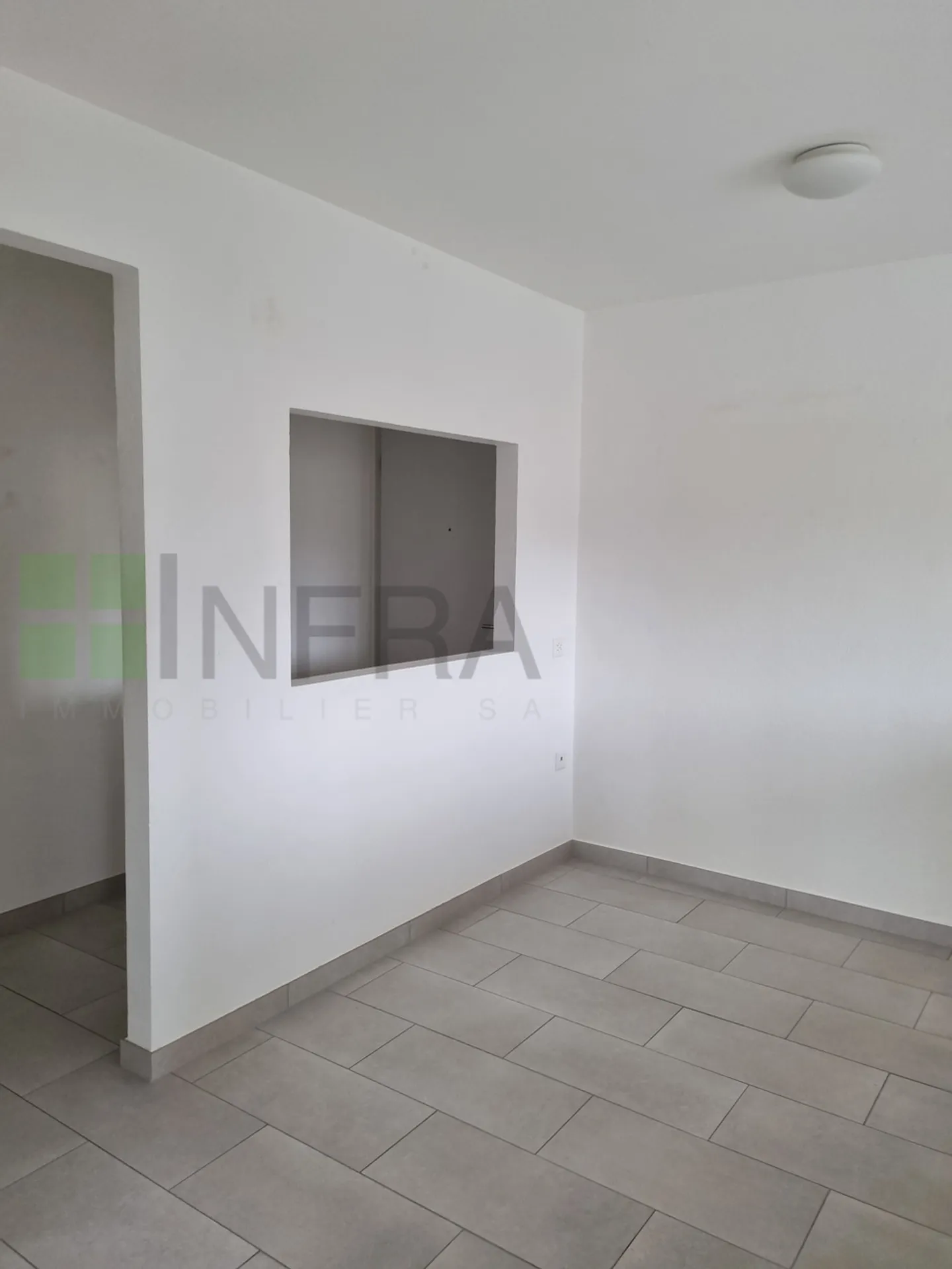 2.5 Room Apartment - Photo 3 of 11