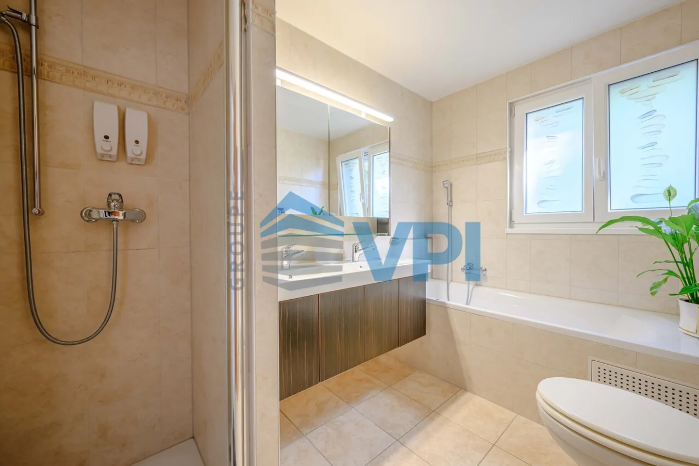 Luxuriöse 6.5-Zimmer-Wohnung + Küche - Foto 8 di 9