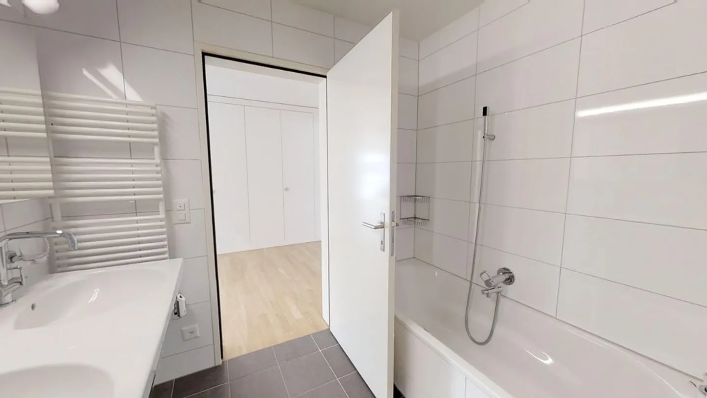 Appartamento moderno con balcone - Foto 5 di 12