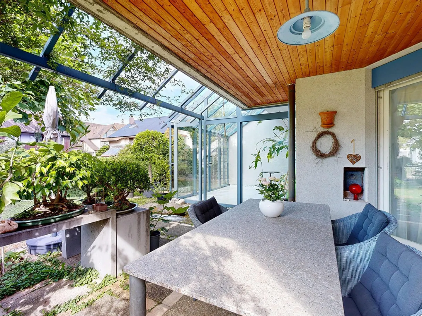 Maison familiale jumelée spacieuse de 6,5 pièces avec beau jardin - Photo 2 sur 18