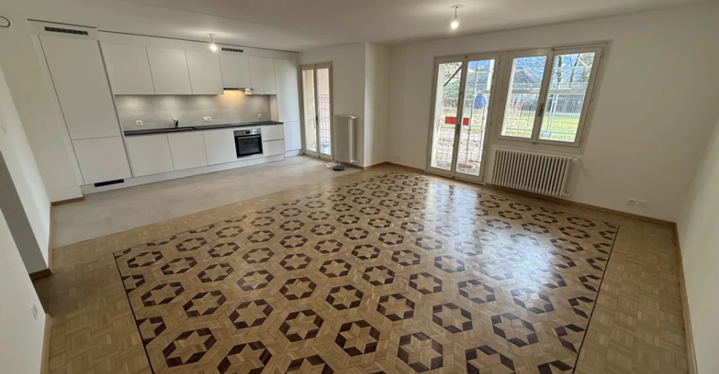 Appartamento completamente ristrutturato di 4 stanze No 01 al piano terra - Foto 1 di 7