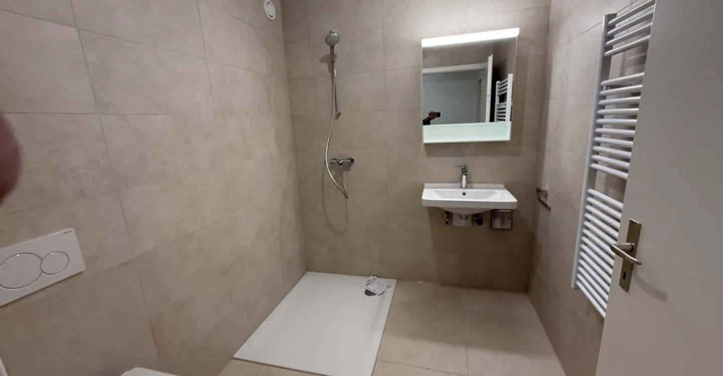 Appartamento completamente ristrutturato di 4 stanze No 01 al piano terra - Foto 3 di 7