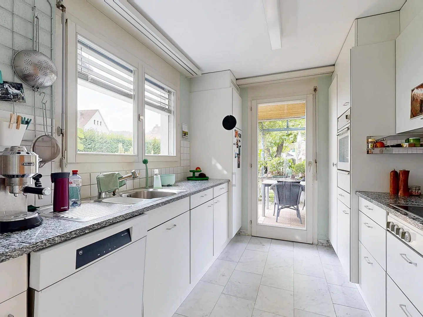 Maison familiale jumelée spacieuse de 6,5 pièces avec beau jardin - Photo 6 sur 18
