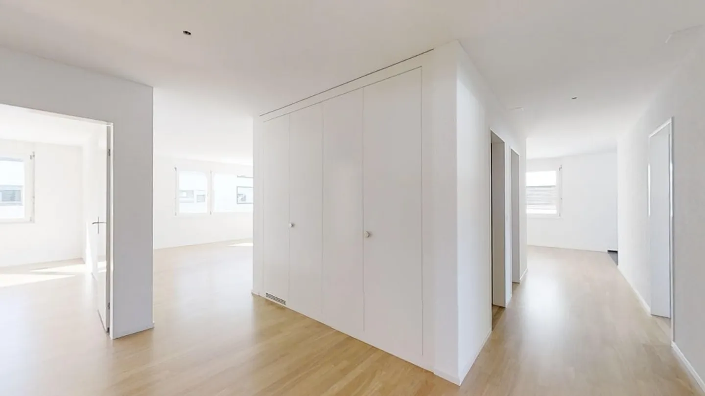 Appartamento moderno con balcone - Foto 9 di 12