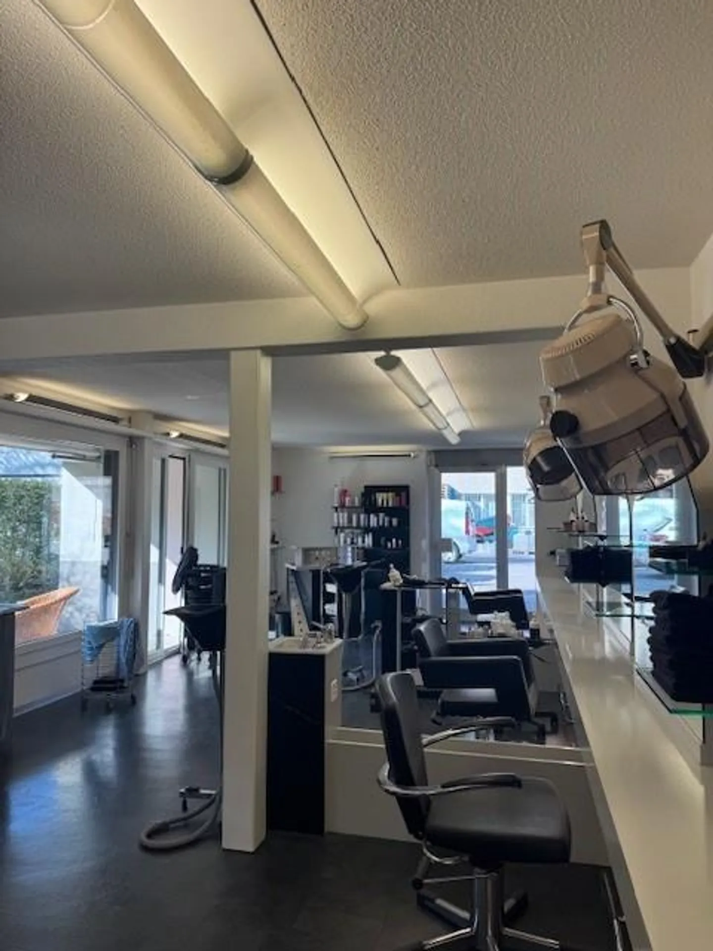 Locali commerciali attraenti in una posizione ben sviluppata - versatili n... - Foto 2 di 6