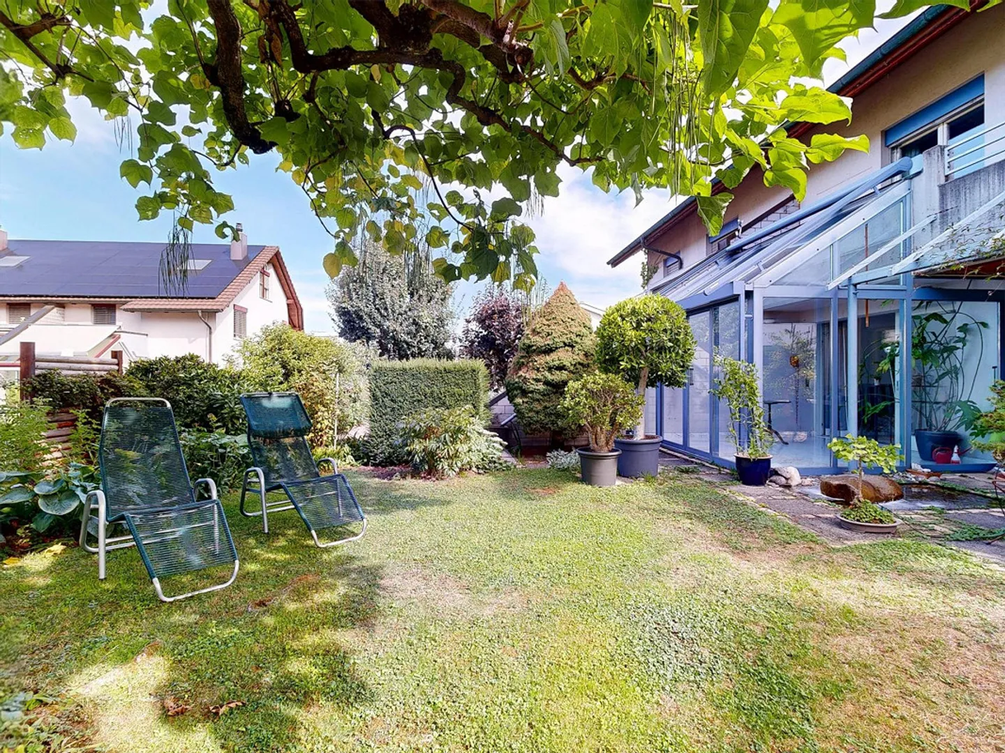 Maison familiale jumelée spacieuse de 6,5 pièces avec beau jardin - Photo 17 sur 18