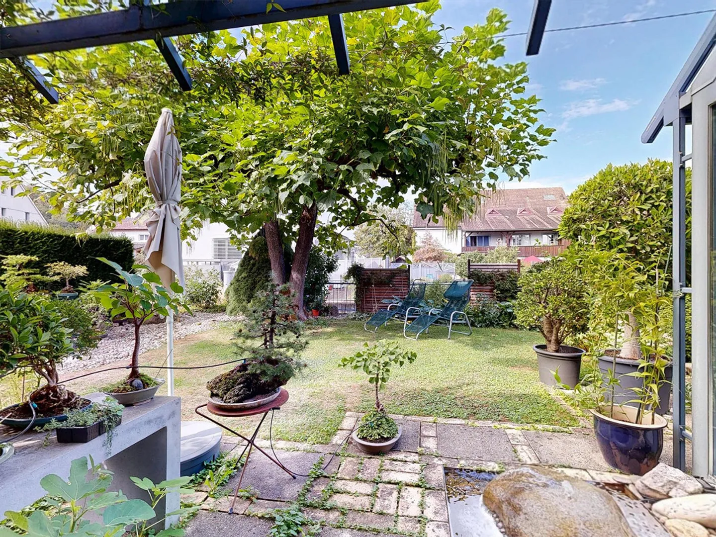 Maison familiale jumelée spacieuse de 6,5 pièces avec beau jardin - Photo 16 sur 18