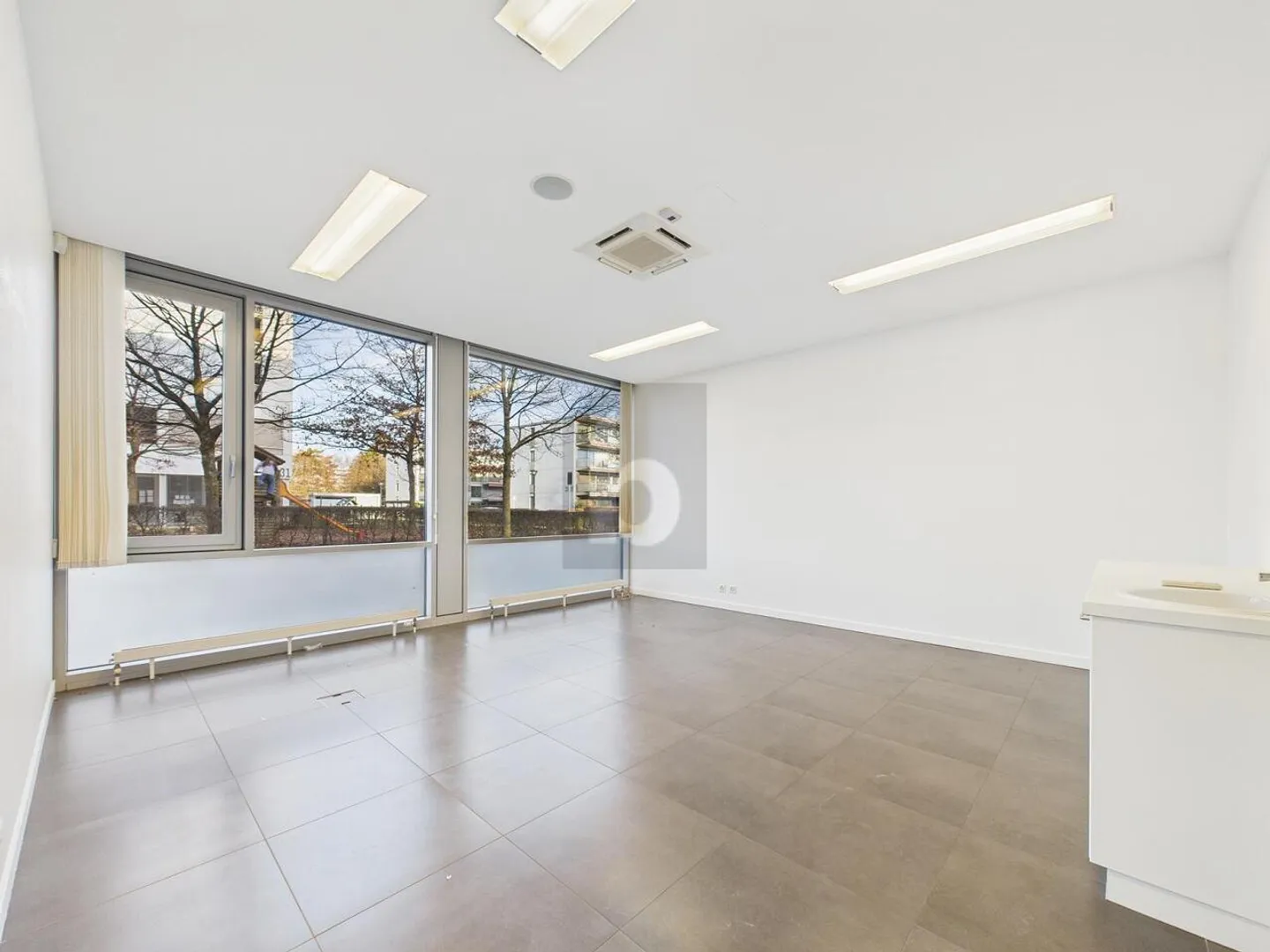 CABINET & OFFICE - SUBLETTING POSSIBLE - Photo 5 of 6