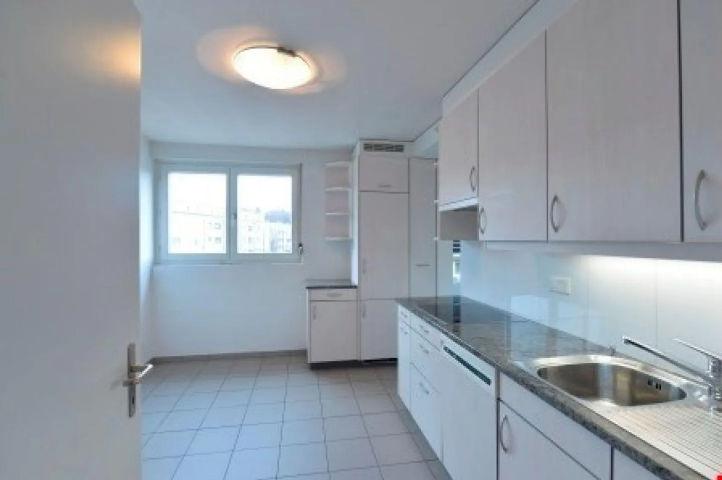 Grosszügige Wohnung mit Garten - Foto 3 von 12