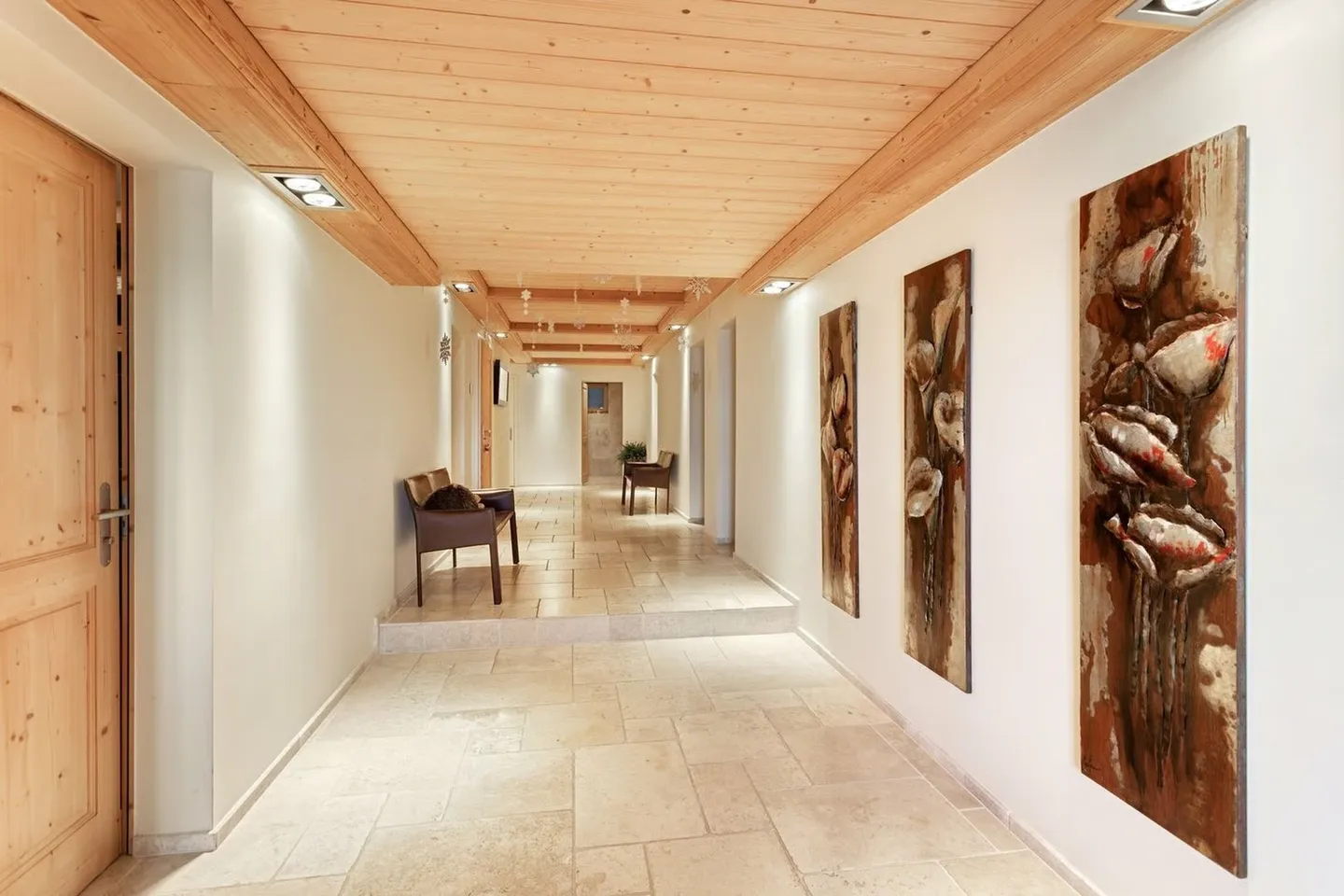 Superlative Chalet with 15 Rooms, Elevator and Panoramic View! - Photo 3 of 13