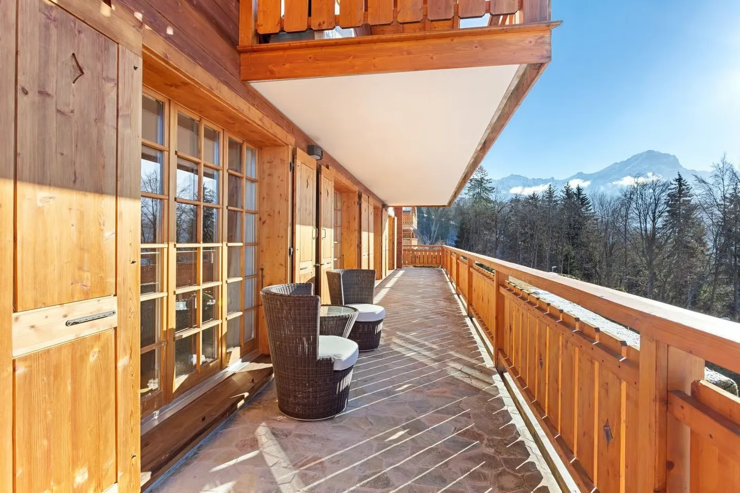 Superlative Chalet with 15 Rooms, Elevator and Panoramic View! - Photo 5 of 13