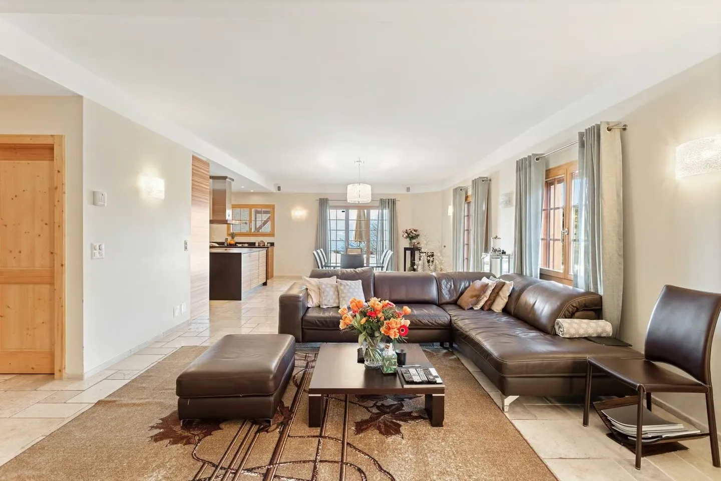 Superlative Chalet with 15 Rooms, Elevator and Panoramic View! - Photo 7 of 13