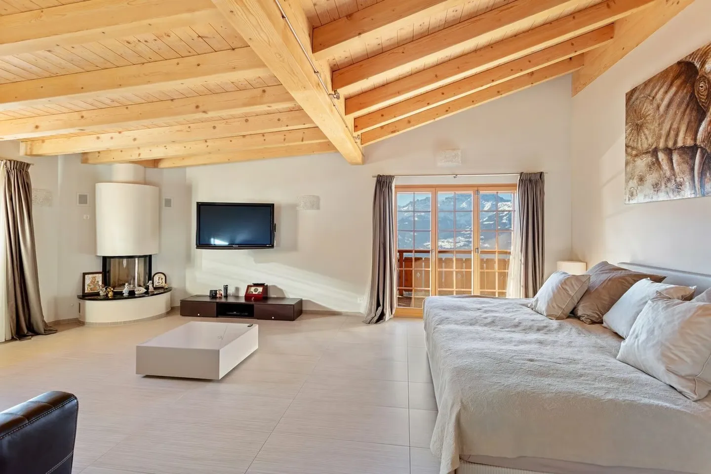 Superlative Chalet with 15 Rooms, Elevator and Panoramic View! - Photo 12 of 13