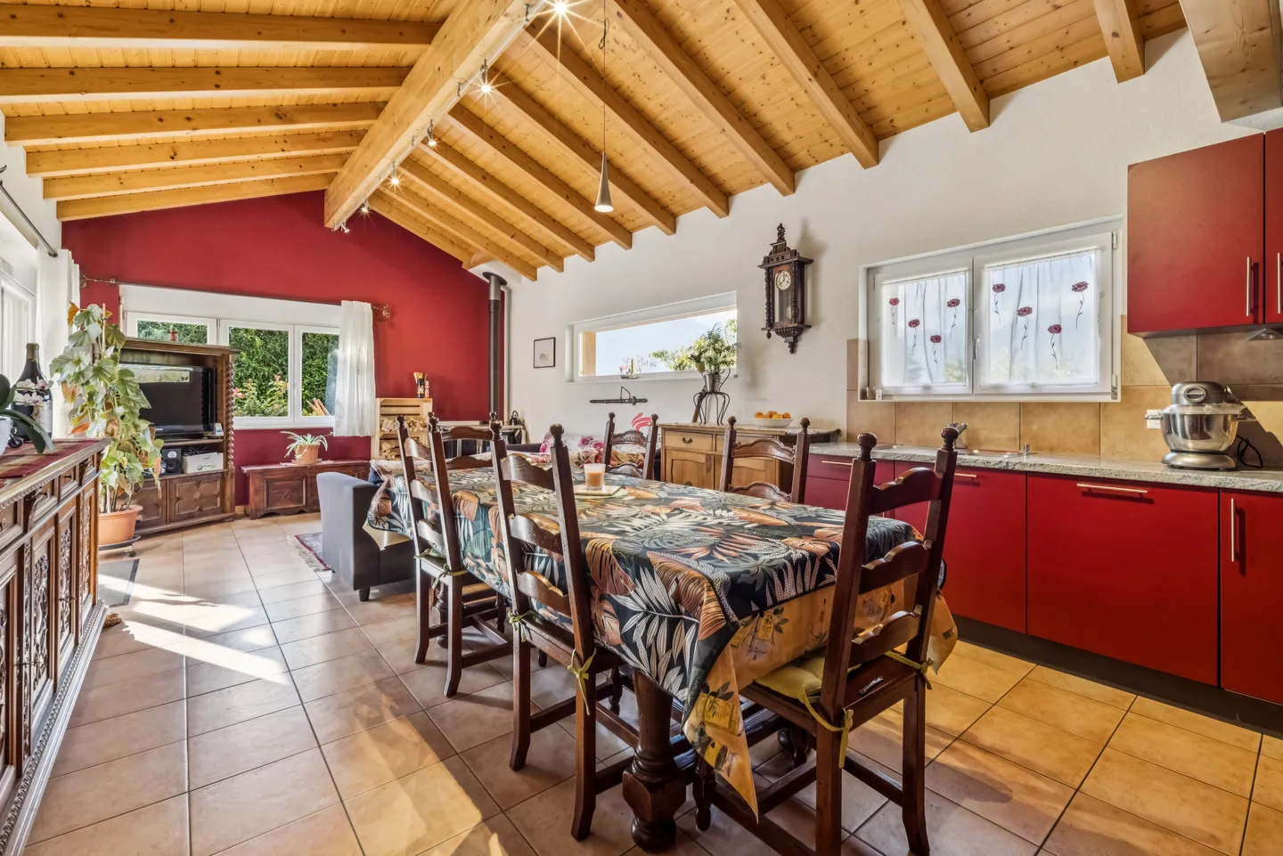 Villa al piano terra con sei posti auto - Foto 2 di 8