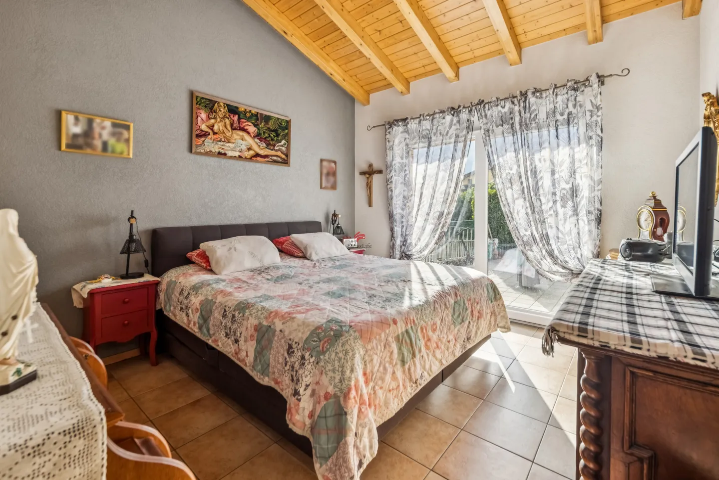 Villa al piano terra con sei posti auto - Foto 3 di 8