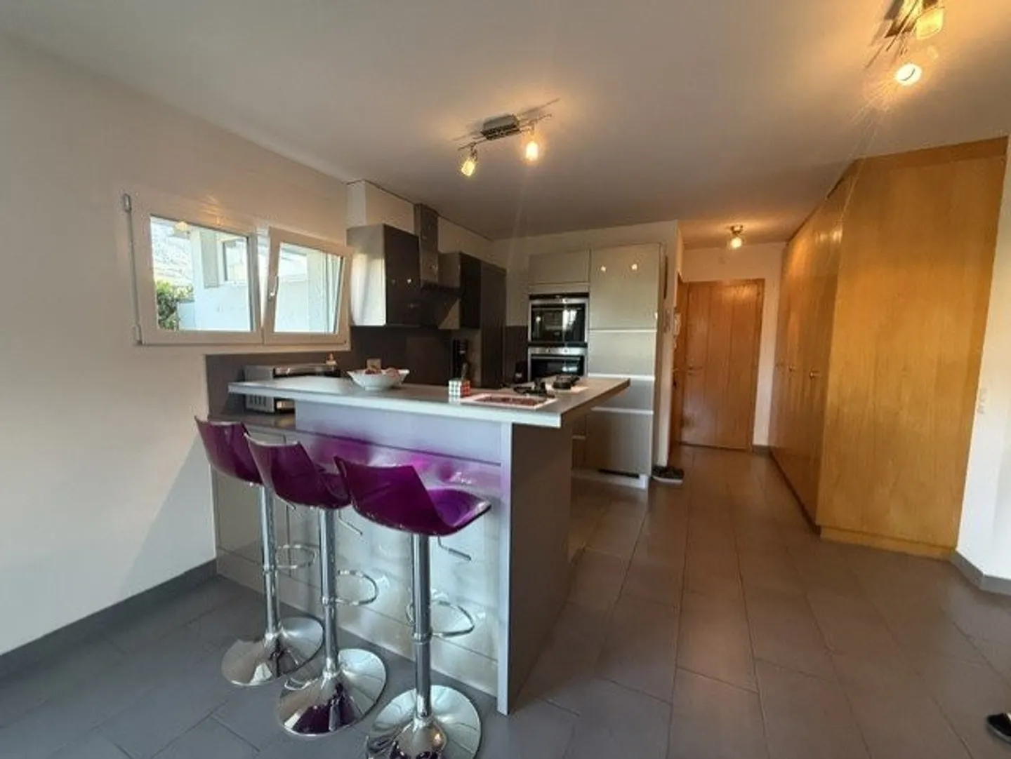 Charming Ground-Floor Apartment - Photo 2 of 6