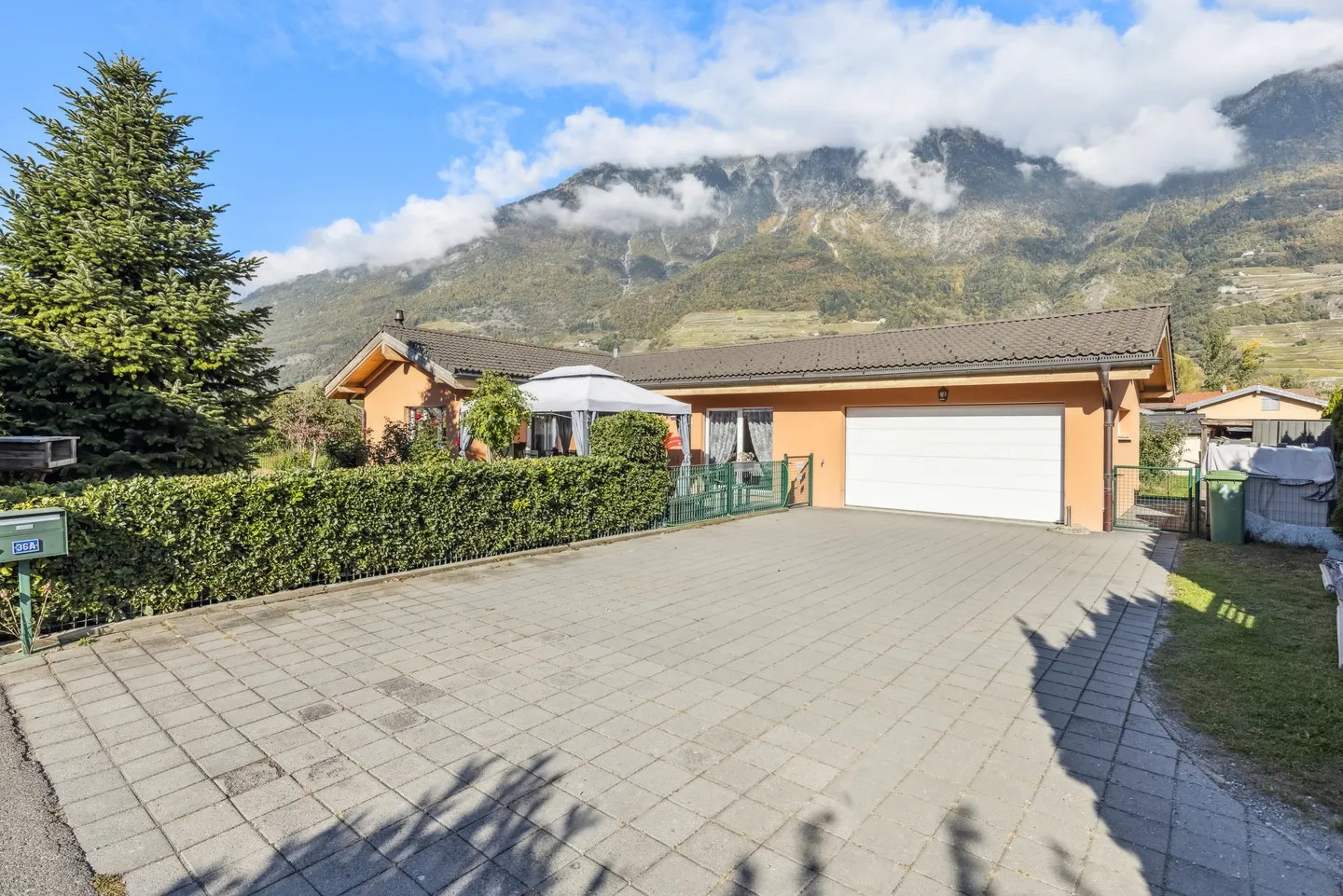 Villa al piano terra con sei posti auto - Foto 7 di 8