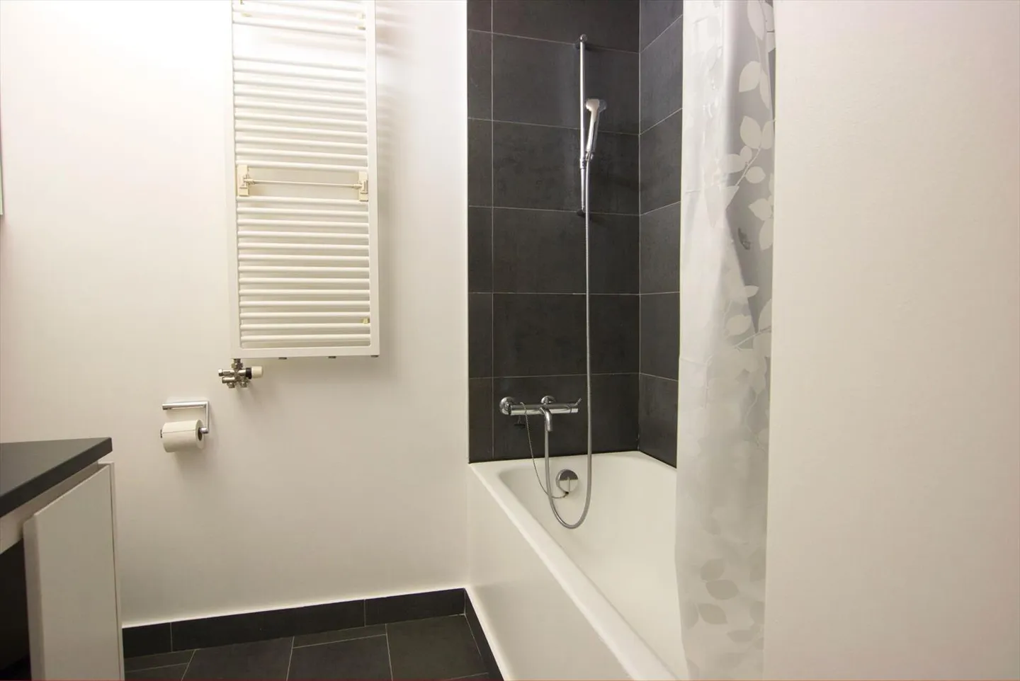 CASATAX: luminoso appartamento di 3 stanze con terrazze - Foto 5 di 9