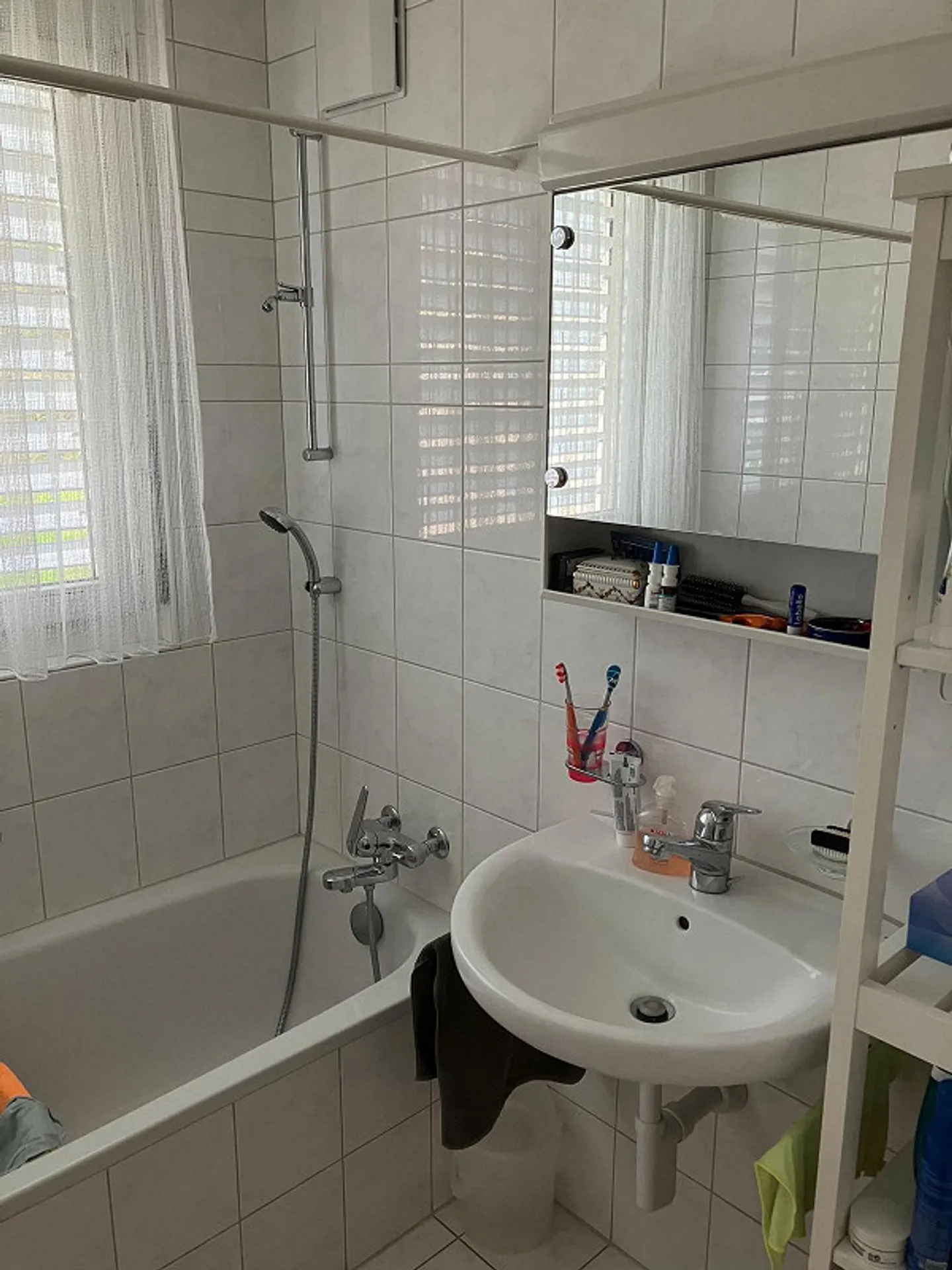 Beautiful and spacious 4.5 room apartment in a quiet yet central location - Photo 4 of 7