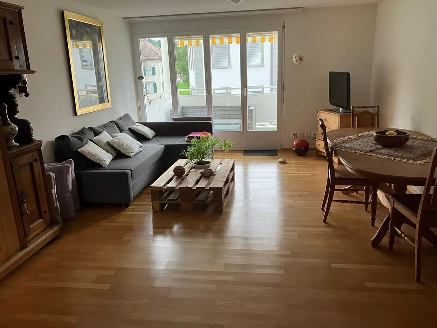 Beautiful and spacious 4.5 room apartment in a quiet yet central location - Photo 5 of 7