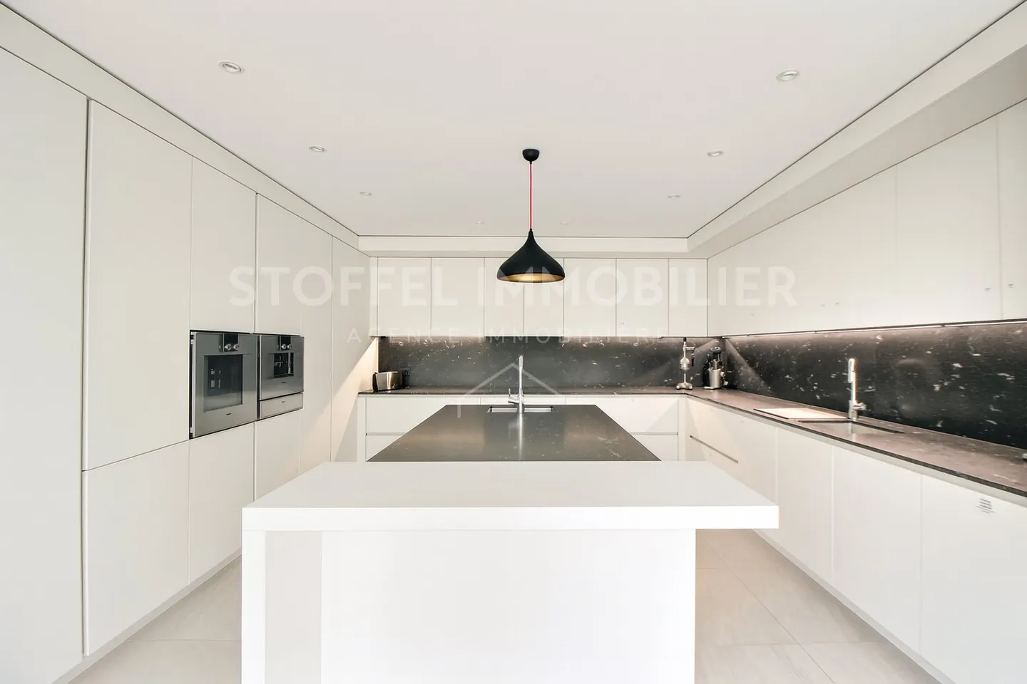 Villa contemporanea a Chêne-Bougeries - Foto 3 di 9