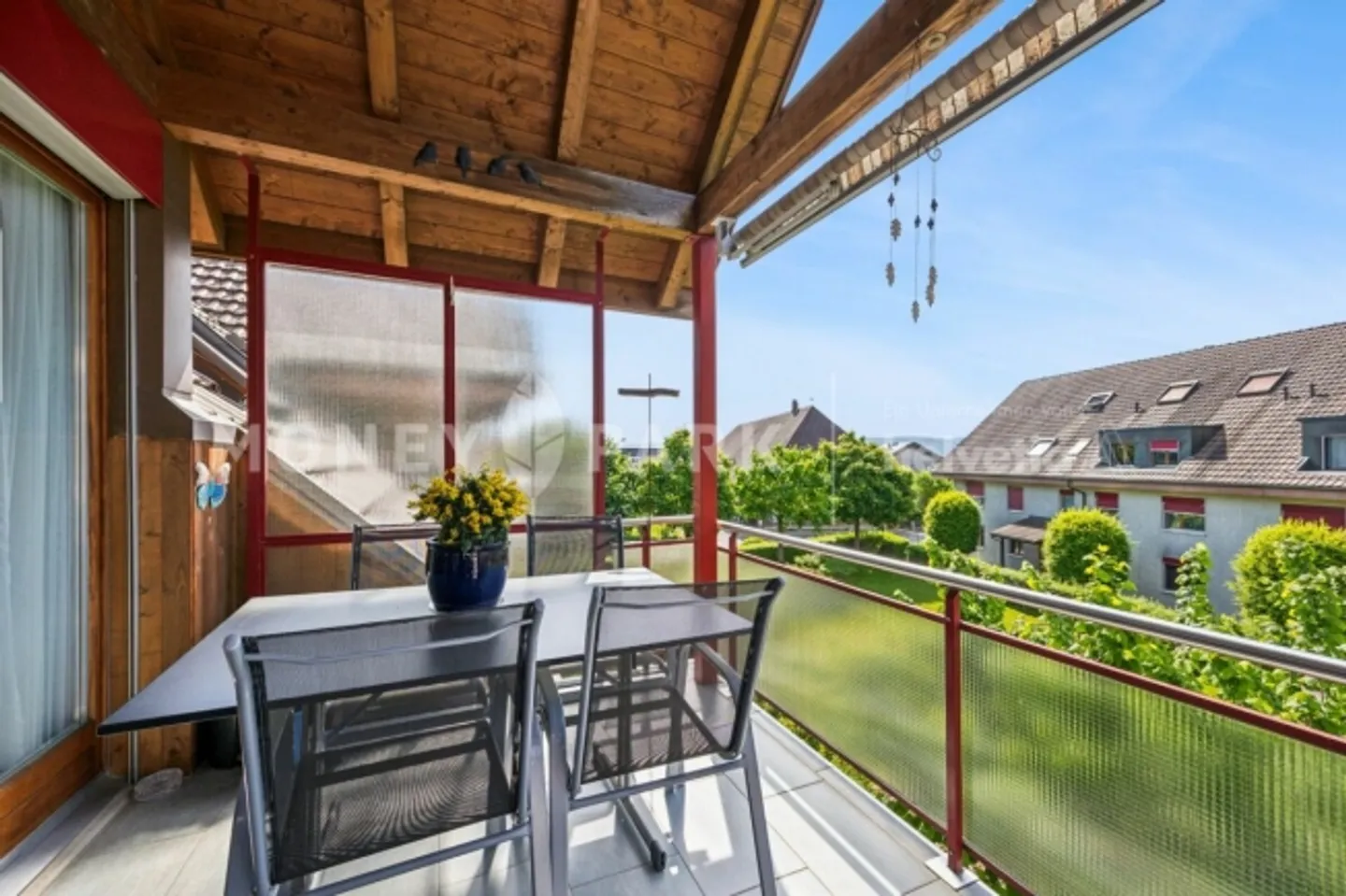 Appartement en duplex de 4,5 pièces bien entretenu - Photo 2 sur 6