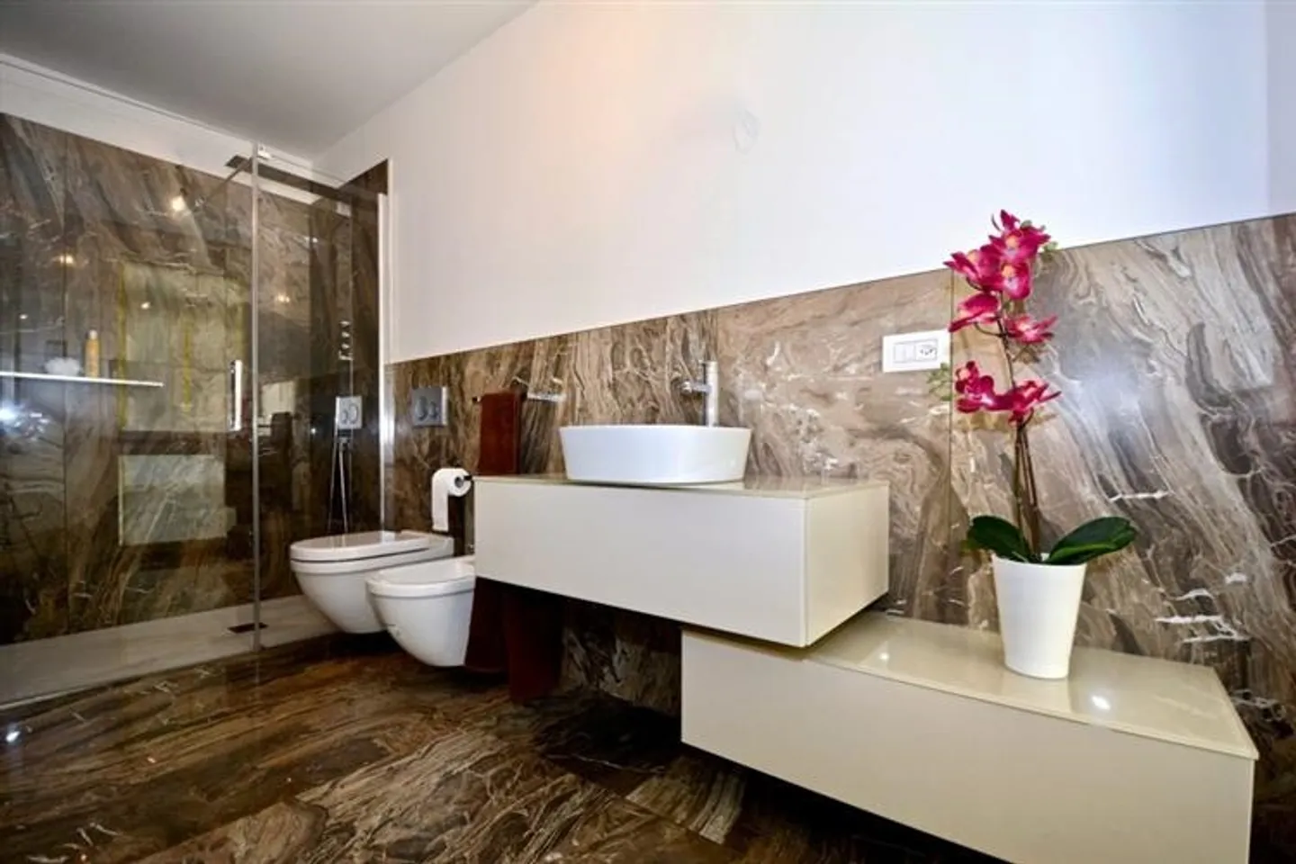 «5 Zimmer Attikawohnung» - Foto 4 di 4