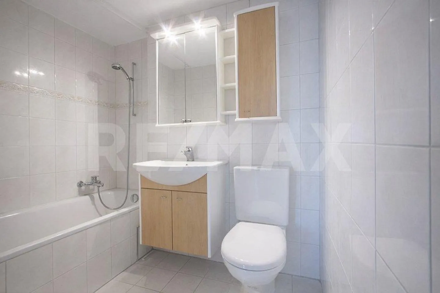 Charming 4.5-room apartment on the 4th floor – quiet and central - Photo 8 of 9