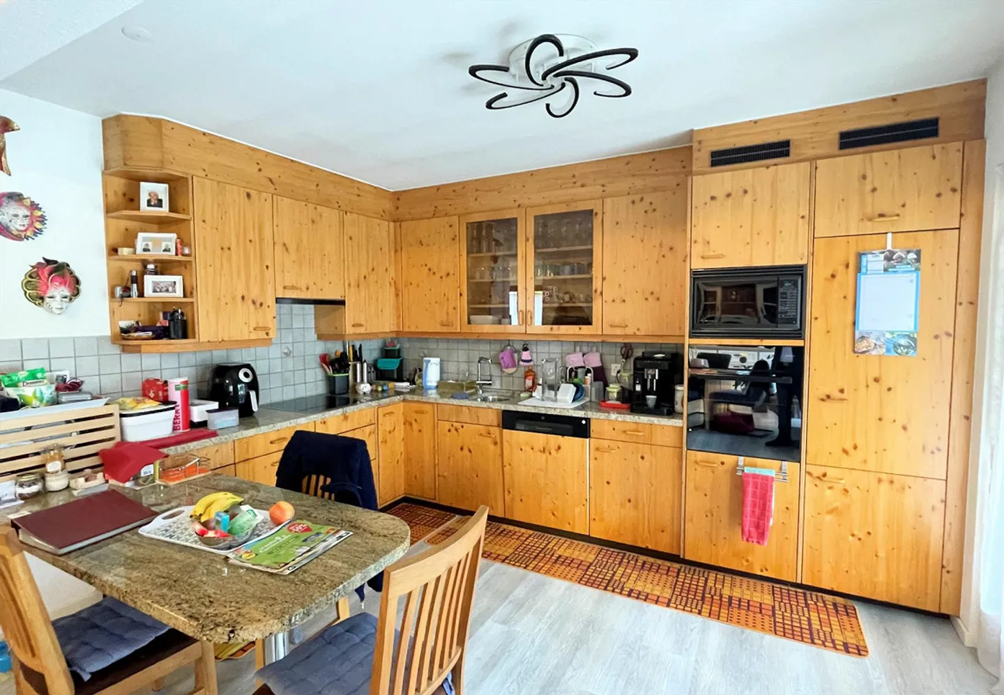 Casa bifamiliare con piscina, ampia terrazza e bel giardino - Foto 11 di 18